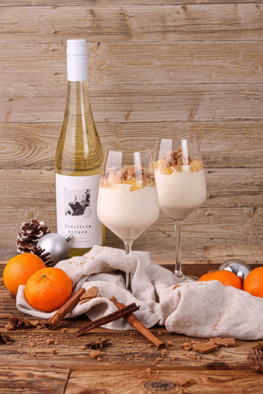 Weiße Glühweinmousse mit beschwipsten Mandarinen und Spekulatius